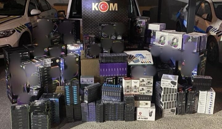 Çok sayıda kaçak elektronik eşya ele geçirildi: 1 gözaltı