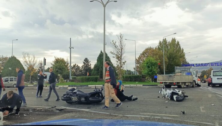İki motosikletin çarpıştığı kazada 3 kişi yaralandı