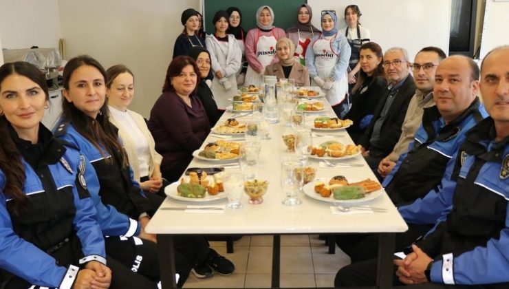 Polis ekipleri genç kursiyerlerle bir araya geldi