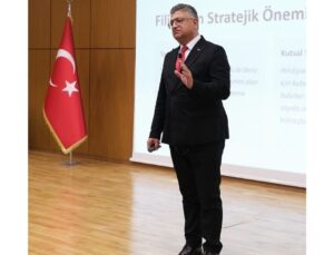 Mudanya Üniversitesi’nde ilk dersi Rektör Kızıltoprak verdi