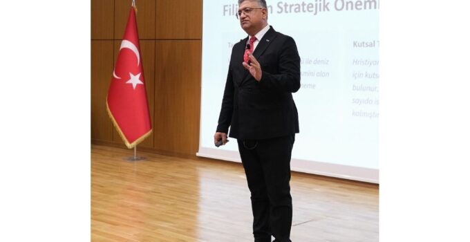 Mudanya Üniversitesi’nde ilk dersi Rektör Kızıltoprak verdi