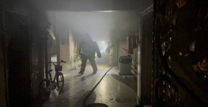 Yangında mahsur kalan adam hayatını kaybetti: 1’i ağır 2 kişi yaralı