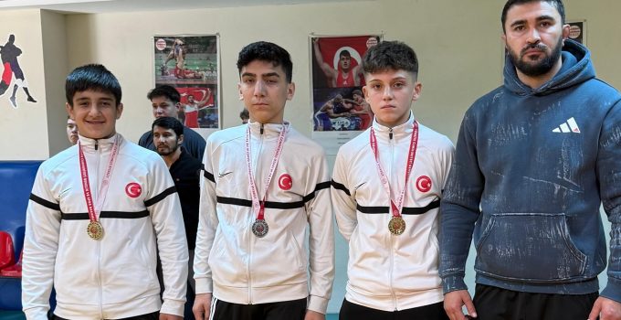Tavşanlılı güreşçilerden il şampiyonasında 3 madalya