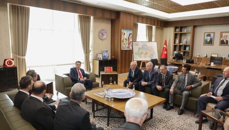 Vali Işın muhtarları makamında kabul etti