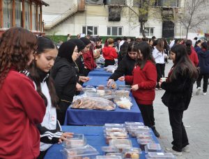 Öğrencilerden Gazze’ye destek kermesi