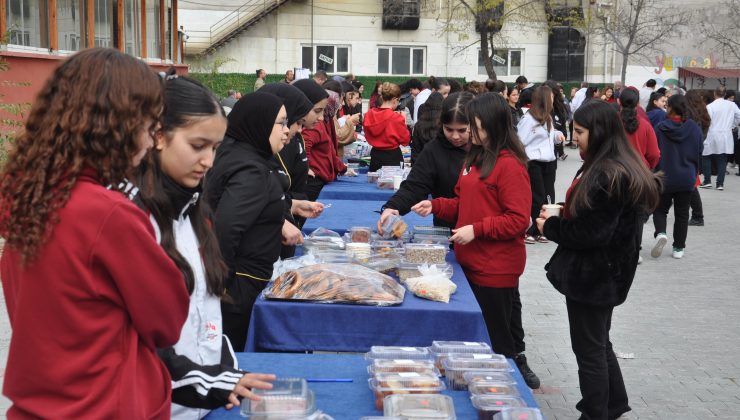Öğrencilerden Gazze’ye destek kermesi