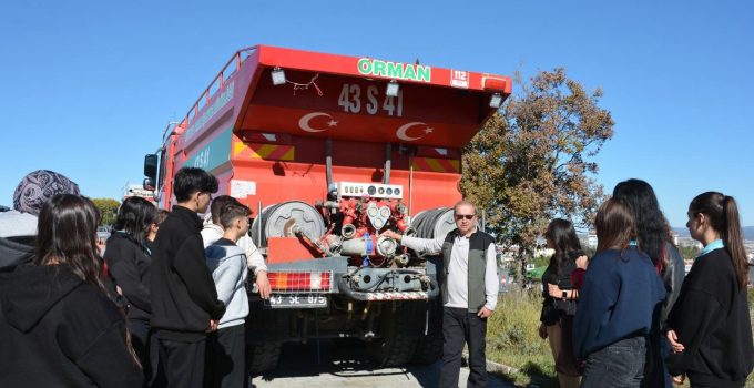 Öğrenciler orman yangınlarıyla mücadele konusunda bilgilendirildi