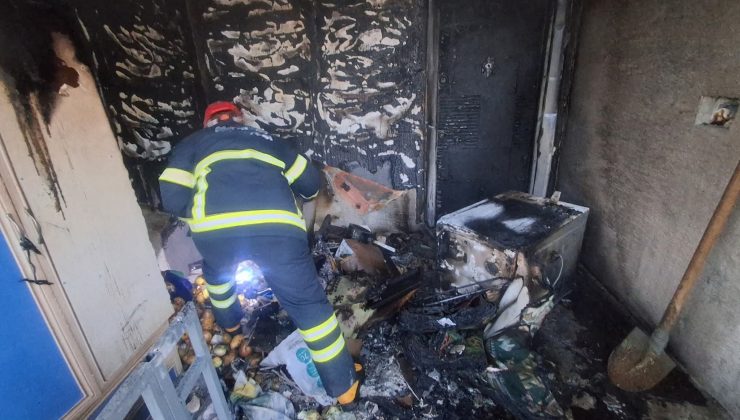 Evin teras katında çıkan yangın söndürüldü