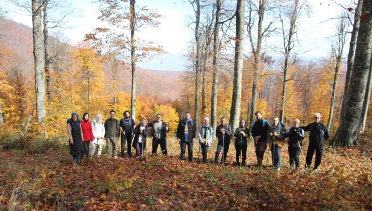 Sonbahar manzaraları eşliğinde yürüyüş