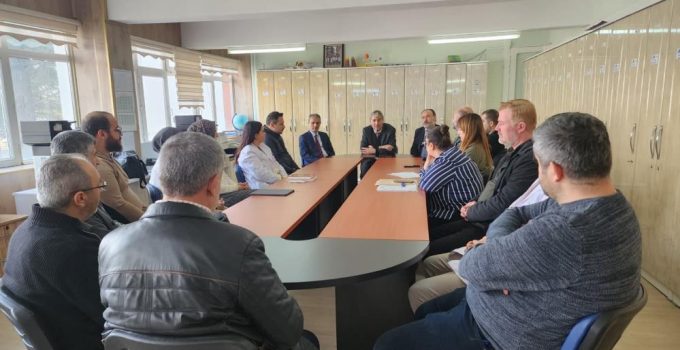 Müdür Yılmaz öğretmenlerle buluştu