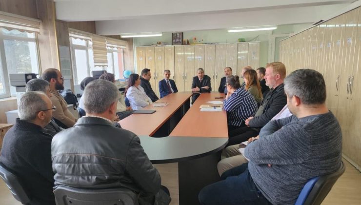 Müdür Yılmaz öğretmenlerle buluştu
