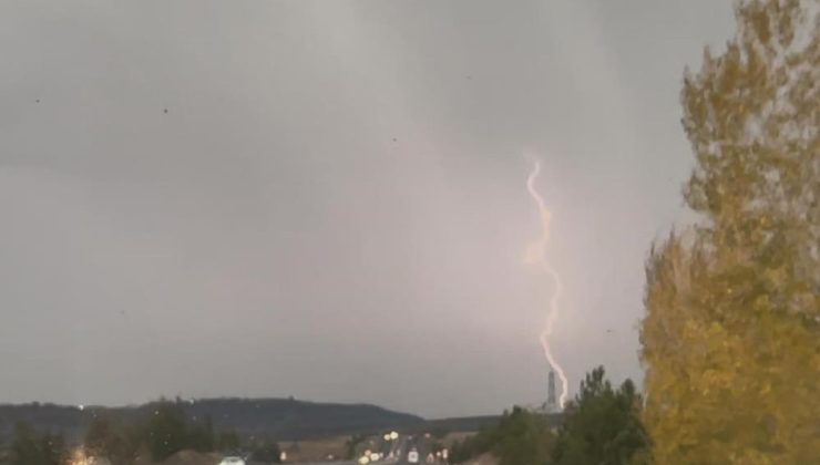 Tavşanlı’da dolu yağışı etkili oldu