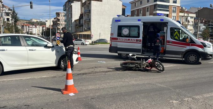 Otomobil ile motosiklet çarpıştı: 2 yaralı