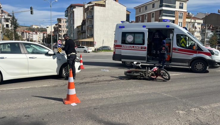 Otomobil ile motosiklet çarpıştı: 2 yaralı