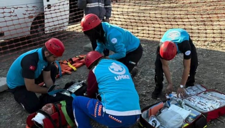 Ekiplerden heyelan senaryolu maden kazası tatbikatı