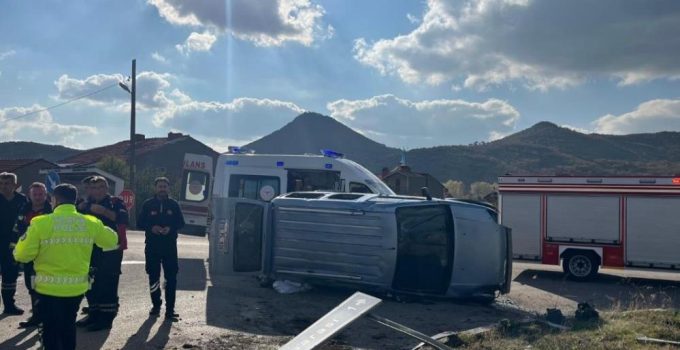 Takla atan araçtaki 7 kişi yaralandı