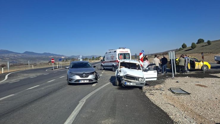 İki otomobil çarpıştı: 1 yaralı