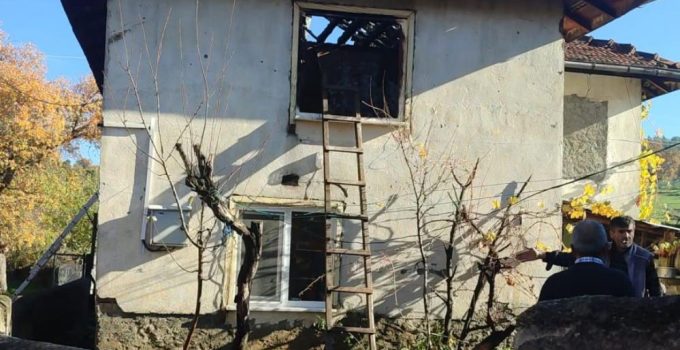 Ahşap evde yangın paniği