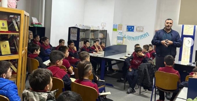 Öğrencilerden kütüphane ziyareti