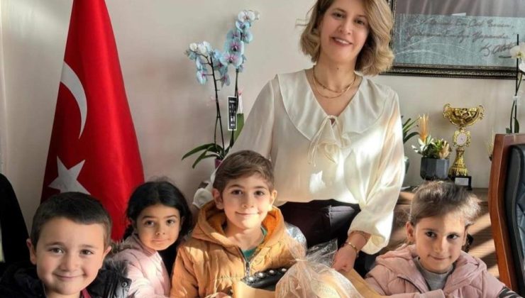 Minik öğrencilerden Müdür Sinan’a sürpriz