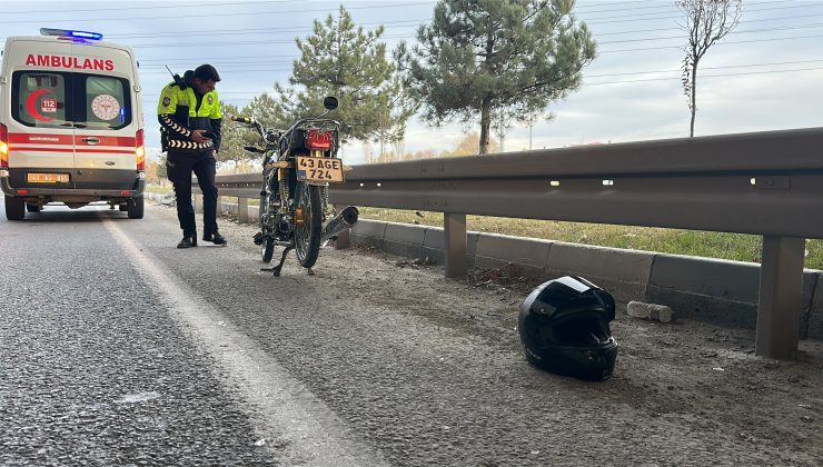 Motosikletten düşen genç yaralandı