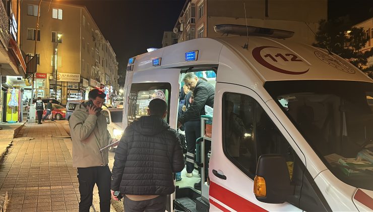 Bıçakla şakalaşırken arkadaşını yaraladı