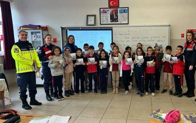 Jandarmadan çocuklara 20 Kasım sürprizi