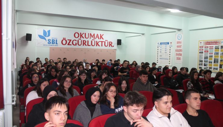 Öğrencilere dijital medya okuryazarlığı eğitimi