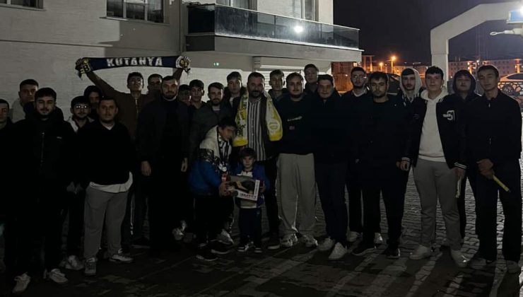 Genç Fenerbahçeliler Derneği’nden Metehan’a moral ziyareti