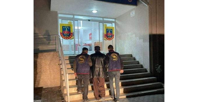 Aranan şahıslar jandarma ekiplerinden kaçamadı
