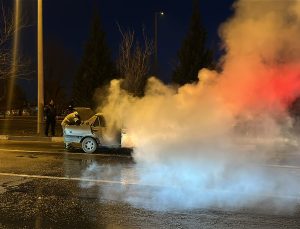 Otomobil alev alev yandı