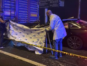 Feci kazada otomobil 4 kişiye mezar oldu