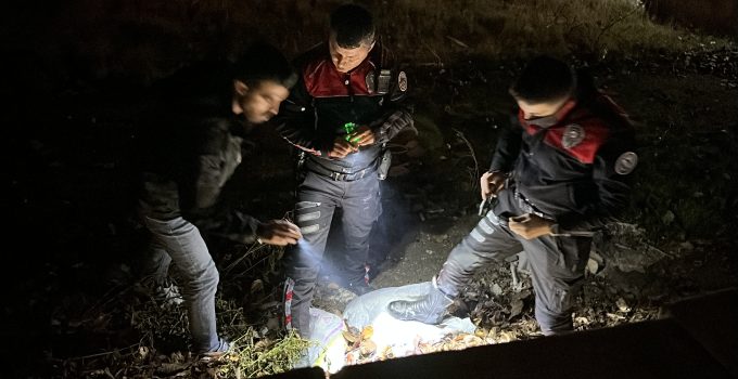 Annesine şiddet uygulayan babasını darp etti! 3 yaralı, 2 gözaltı