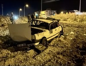 Takla atan otomobil tarlaya uçtu: 1 yaralı
