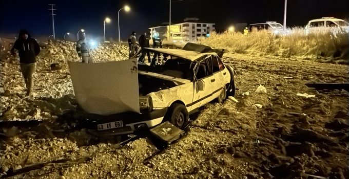 Takla atan otomobil tarlaya uçtu: 1 yaralı