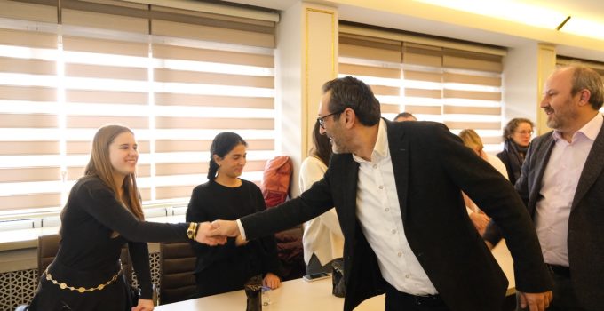 Başkan Derin yabancı öğrencileri ağırladı