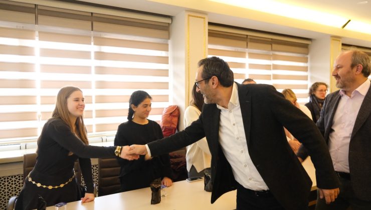 Başkan Derin yabancı öğrencileri ağırladı