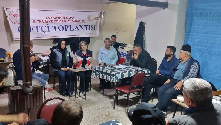 Çiftçiler akşam toplantıları ile bilgilendiriliyor