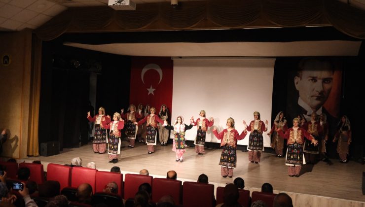 ‘Düş’ Halk Oyunları Gecesi yoğun ilgi gördü