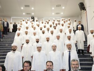 Vali Işın: ‘Din görevlileri kendilerini çok iyi şekilde yetiştirmeli’