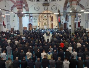 Camilerde Regaib Kandili coşkusu yaşandı