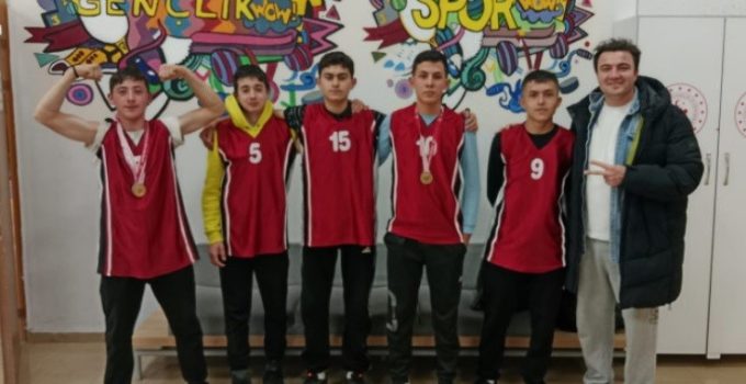 Balıköylü gençlerin bileği bükülemedi