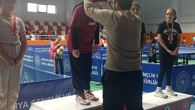 Akşemsettin Kız AİHL masa tenisi turnuvasına damga vurdu