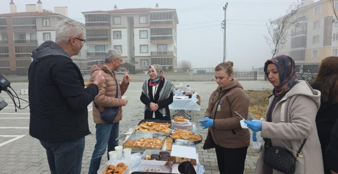 Hünerler Gazze için sergilendi