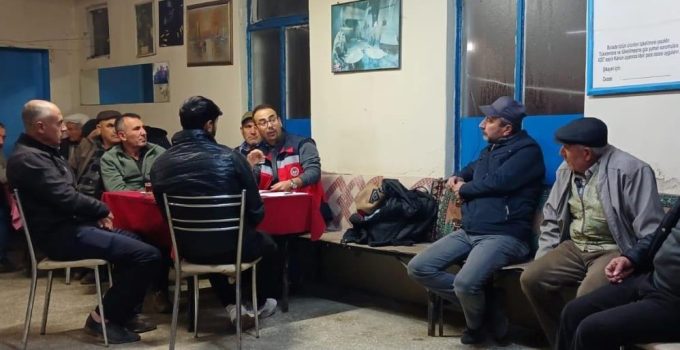 Tarım ekiplerinden akşam mesaisi