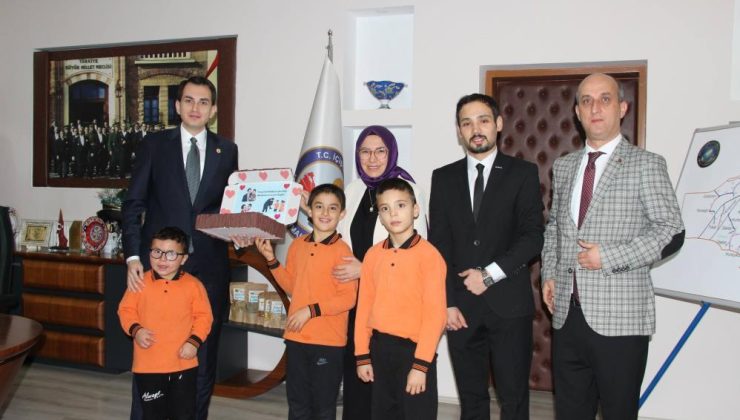 Kaymakam Atam’a en özel hediyeler takdim edildi