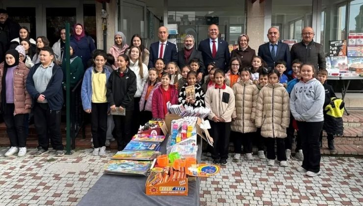 Kitap fuarında öğrenci-yazar buluşması