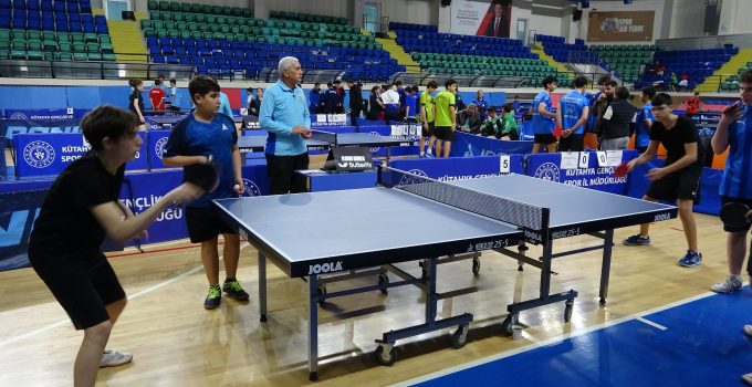 Gençler Masa Tenisi Bölge Müsabakaları heyecanı