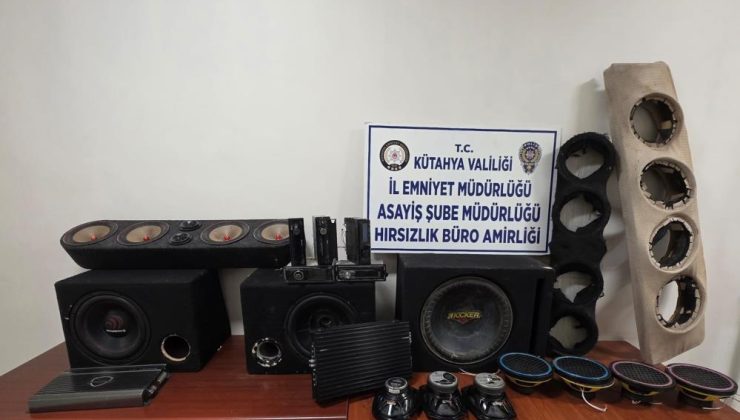 7 Araçtan 32 parça elektronik eşya çaldılar