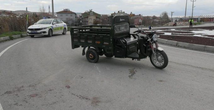 Elektrikli motosiklet devrildi: 4 yaralı